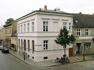 sanierte Stuckfassade in der Torstrasse 1 in Werder Inselstadt